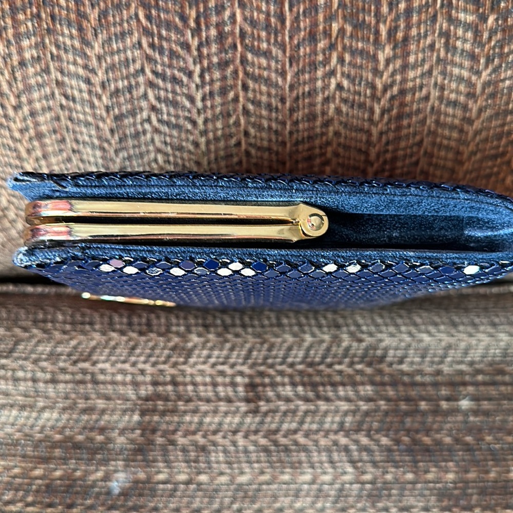 Blue chain mail clutch with optional chain strap in great shape - Picture 7 of 12